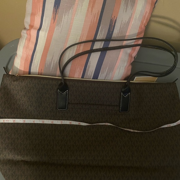 Sold - Picture 3 of 7